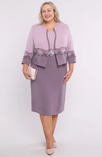 Elegants ceriņkrāsas kostīms ar rozēm
