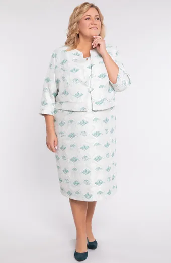 Elegants zaļa raksta uzvalks