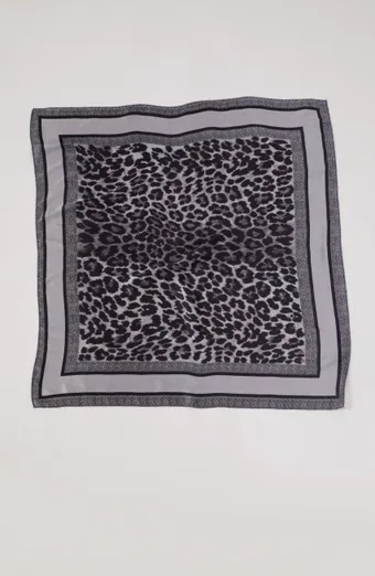 Pelēka leoparda šalle