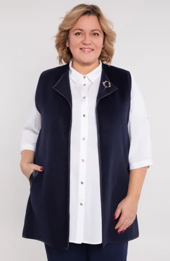 Tumši zila veste ar piespraudi
