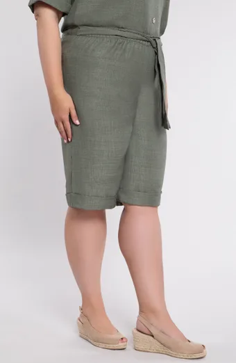 Khaki krāsas šorti ar saitēm