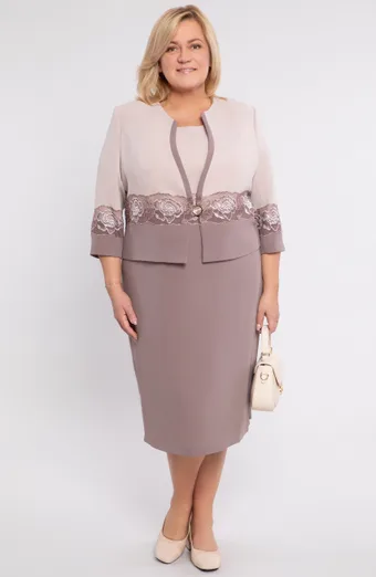 Elegants bēšs uzvalks ar rozēm